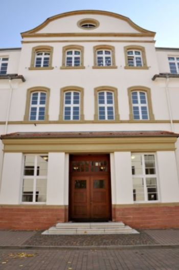 Altes Schulportal der Theodor Heuss Schule 